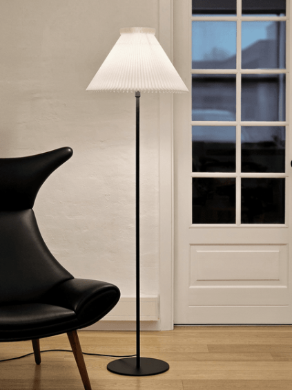 Model 334 gulvlampe med   1-30 skærm, standard